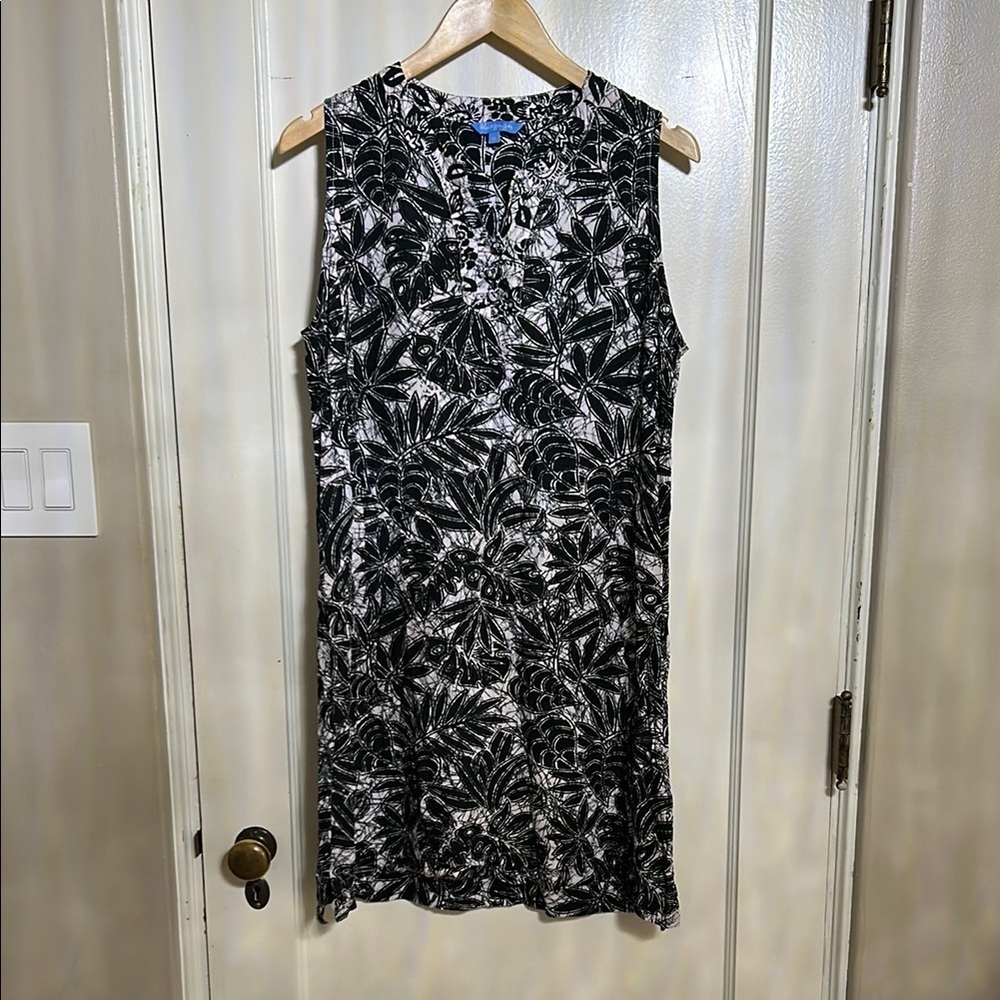 Black and White Sleeveless Sheath Midi Dress